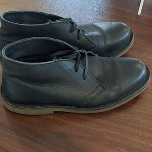 American Eagle Outfitters leather chukka boots